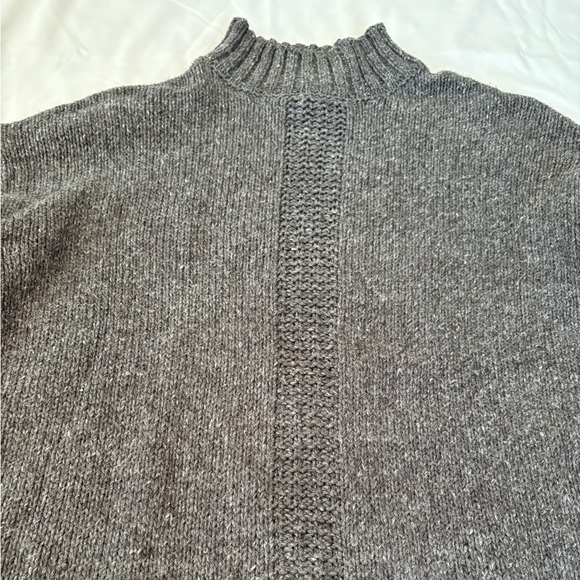Women’s Dakini Sweater Size Medium - Picture 4 of 5